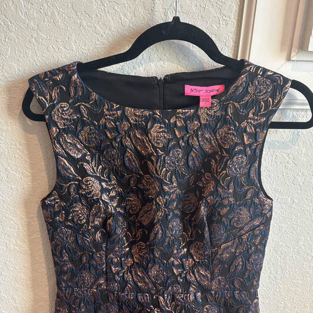 Short dress. Size 2